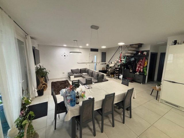 Kiadó családi ház, albérlet, Pakson 350 E Ft / hó, 3 szobás
