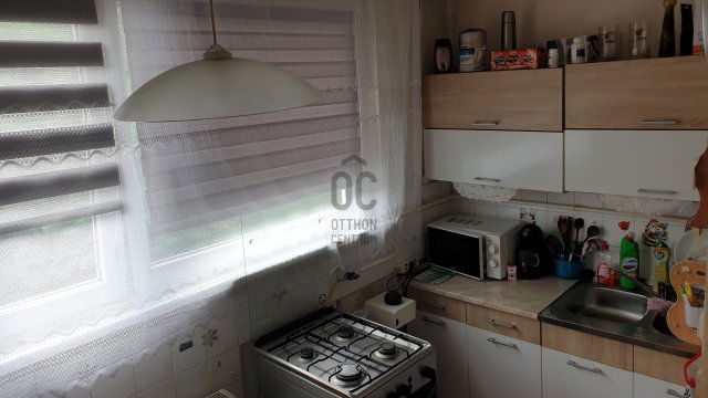 Eladó panellakás, Ózdon 10.5 M Ft, 3 szobás
