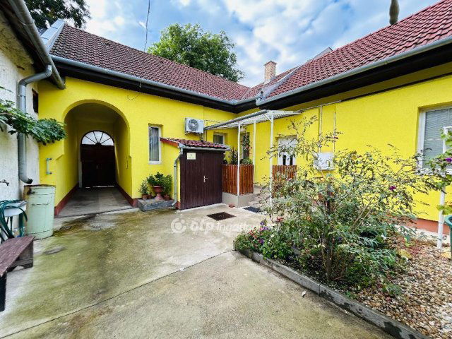 Eladó családi ház, Debrecenben 84.9 M Ft, 4 szobás