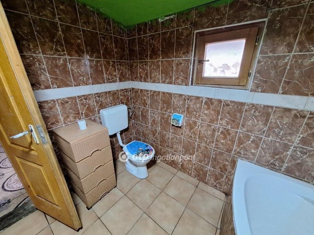 Eladó családi ház, Tiszaigaron 9.9 M Ft, 2 szobás
