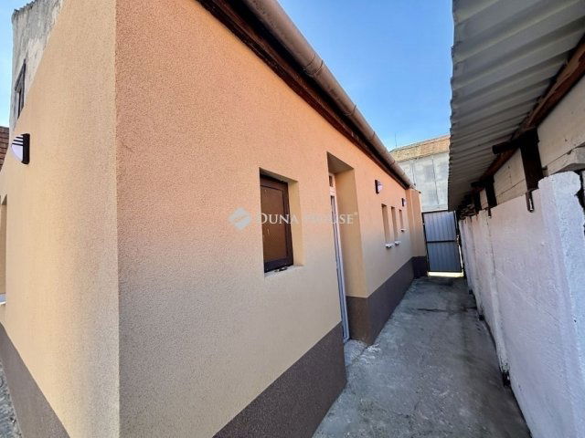 Eladó családi ház, Esztergomban 52.8 M Ft, 3 szobás