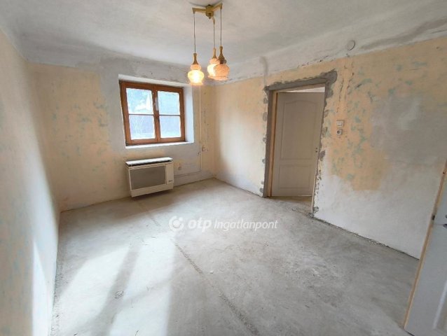 Eladó családi ház, Mezőtúron 11.9 M Ft, 2 szobás