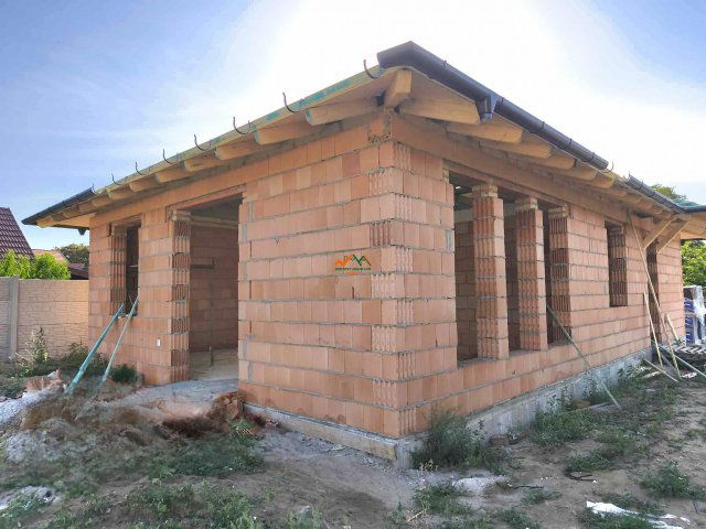 Eladó családi ház, Szigetszentmiklóson 89.5 M Ft, 4 szobás