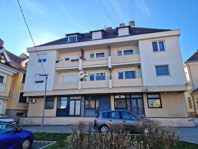 Eladó téglalakás, Keszthelyen, Kossuth Lajos utcában 49.9 M Ft