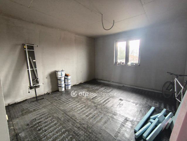 Eladó családi ház, Besnyőn 99 M Ft, 3 szobás