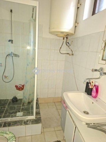 Eladó családi ház, Bényén 53 M Ft, 3 szobás
