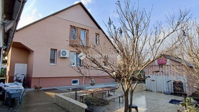 Eladó családi ház, Nyergesújfaluban 90 M Ft, 6 szobás