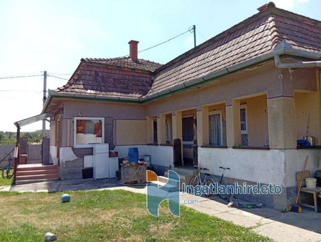 Eladó családi ház, Versegen 32 M Ft, 3 szobás
