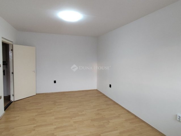 Kiadó panellakás, albérlet, Pécsett 160 E Ft / hó, 2 szobás