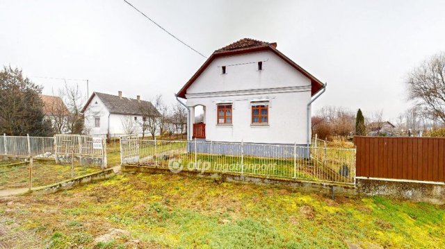 Eladó családi ház, Tákoson 22 M Ft, 3 szobás