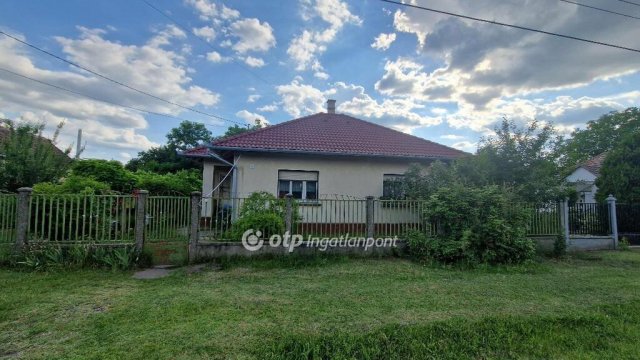 Eladó családi ház, Újszilváson 25.9 M Ft, 3 szobás