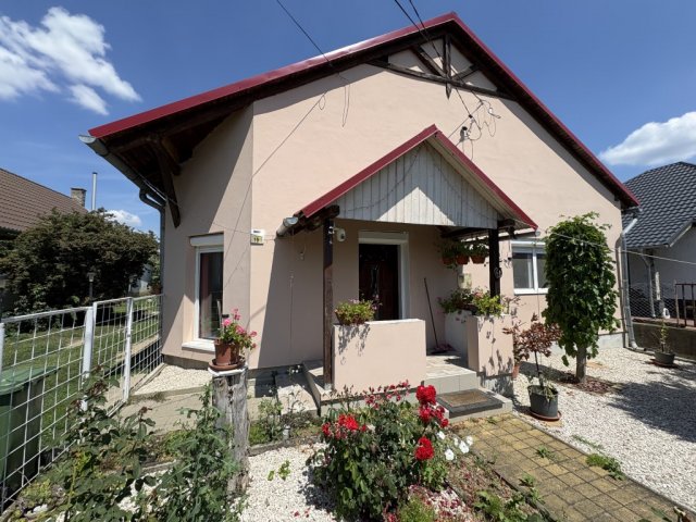 Eladó családi ház, Csomában 32.5 M Ft, 4 szobás