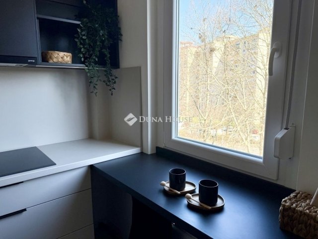 Eladó panellakás, Pécsett 51.9 M Ft, 2 szobás