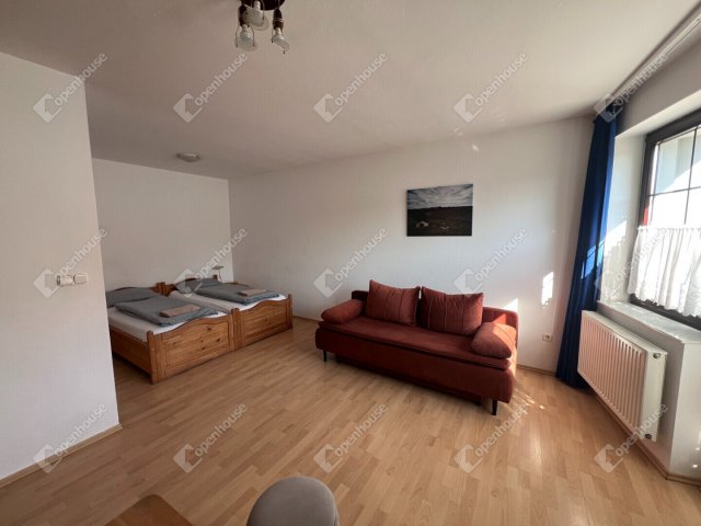 Eladó téglalakás, Hegykőn 199 M Ft, 10 szobás