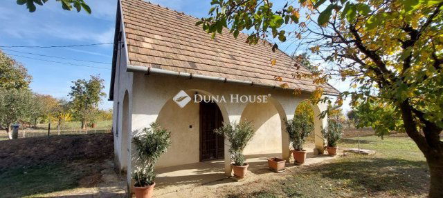 Eladó nyaraló, Dombóváron 10 M Ft, 3 szobás