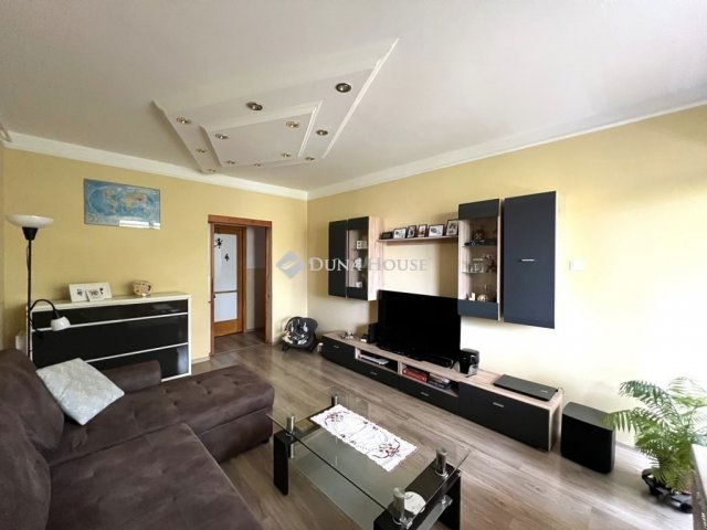 Eladó téglalakás, Kecskeméten 43 M Ft, 2 szobás