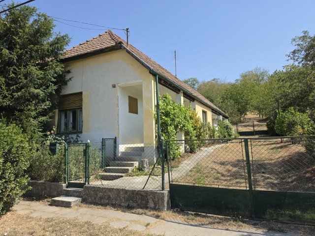 Eladó családi ház, Gyúrón 43 M Ft, 2 szobás