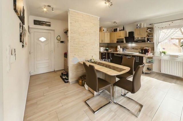 Eladó családi ház, Szigetszentmiklóson 99.9 M Ft, 4 szobás