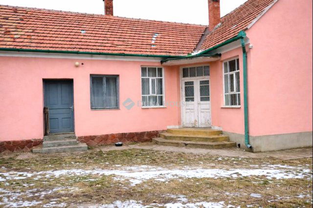 Eladó családi ház, Kapuváron 46.9 M Ft, 3 szobás