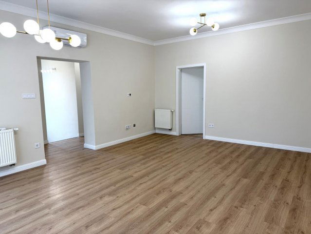 Eladó családi ház, Komáromban 87 M Ft, 4 szobás