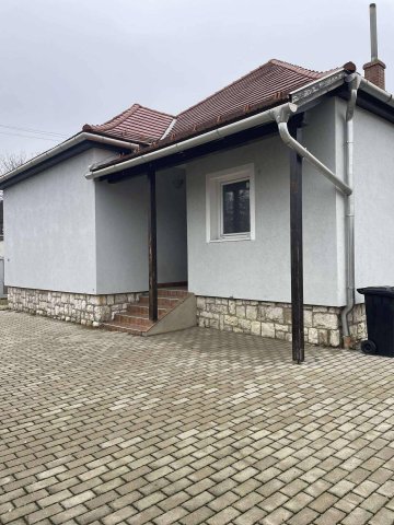 Eladó családi ház, Esztergomban 119 M Ft, 4 szobás