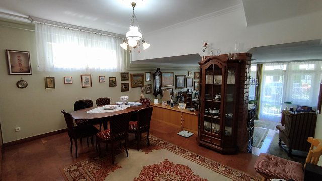 Eladó családi ház, Békéscsabán 75.5 M Ft, 6+2 szobás