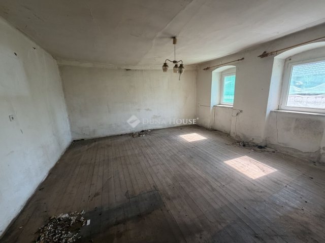Eladó családi ház, Győrsövényházon 13.499 M Ft, 2 szobás