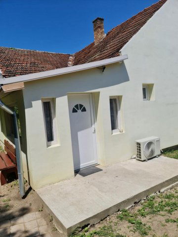 Eladó családi ház, Szomolyán 24.9 M Ft, 2+1 szobás