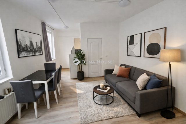 Eladó téglalakás, Budapesten, VI. kerületben, Dessewffy utcában