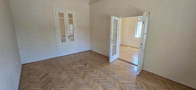 Eladó családi ház, Cegléden 61.5 M Ft, 4 szobás