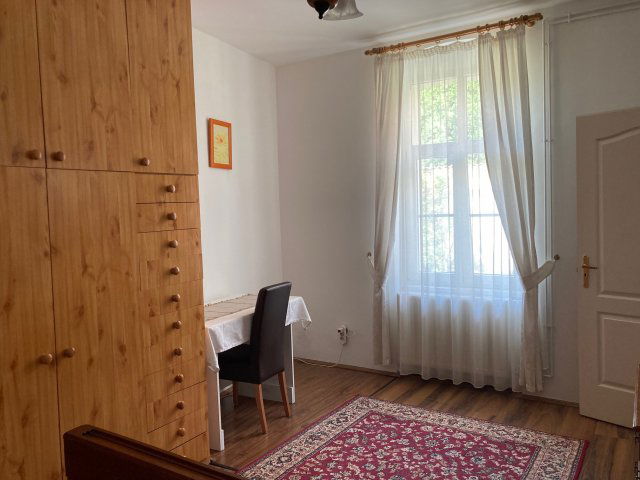 Kiadó téglalakás, albérlet, Pécsett, János utcában, 2 szobás