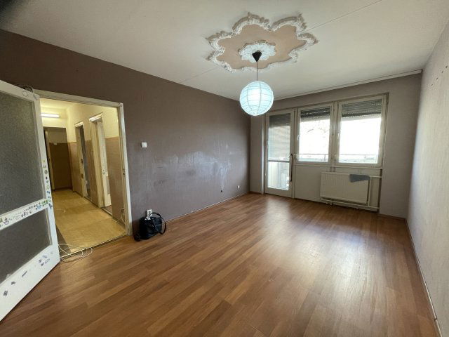 Eladó panellakás, Debrecenben 56.9 M Ft, 3 szobás