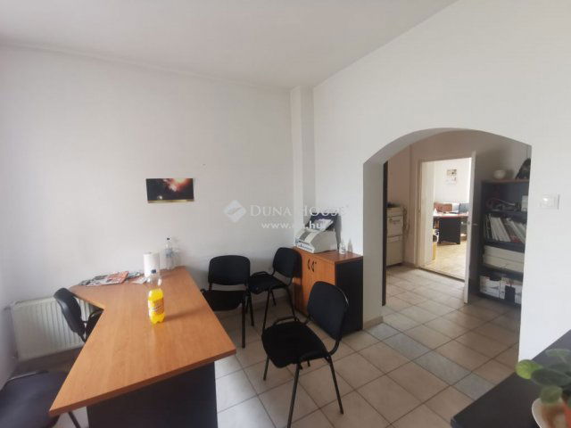 Eladó ipari ingatlan, Vecsésen 269.9 M Ft / költözzbe.hu