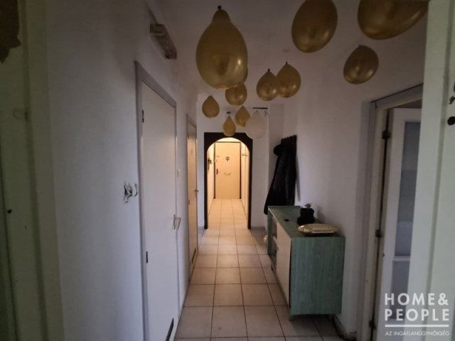 Eladó téglalakás, Szegeden 62.5 M Ft, 3 szobás