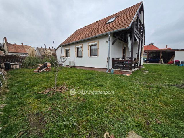 Eladó családi ház, Pápán 44.9 M Ft, 1+4 szobás
