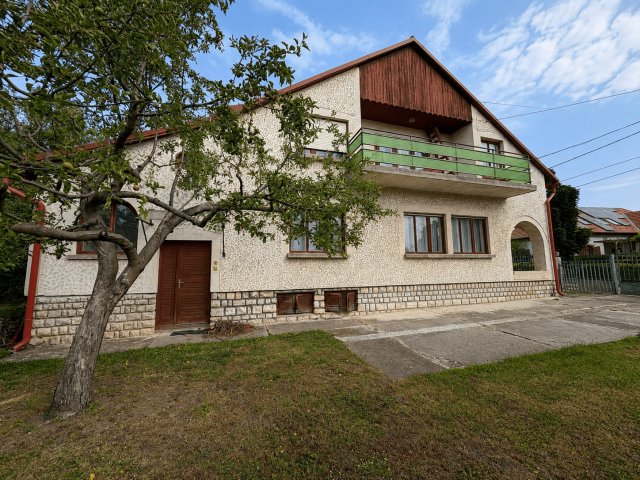 Eladó családi ház, Balatonfüreden 134.9 M Ft, 7 szobás