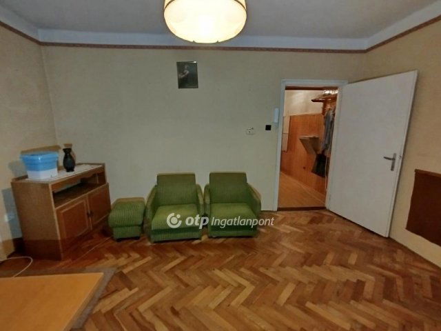 Eladó téglalakás, Komlón 20.3 M Ft, 2 szobás