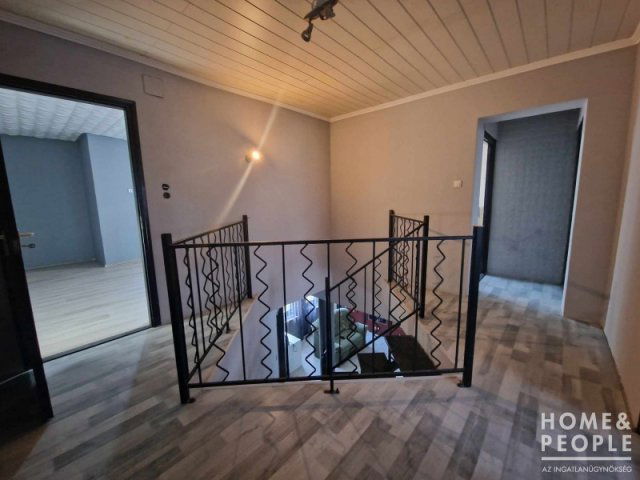 Eladó családi ház, Hódmezővásárhelyen 69.9 M Ft, 4+1 szobás