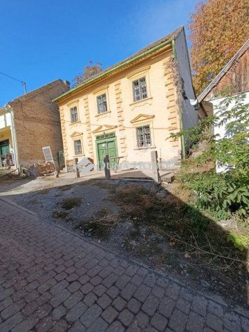 Eladó családi ház, Mohácson 17.9 M Ft, 3 szobás