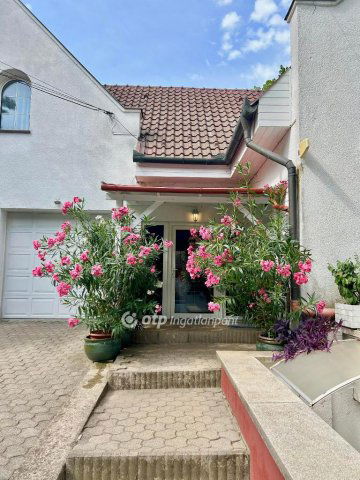 Eladó családi ház, Százhalombattán 149.9 M Ft, 5 szobás