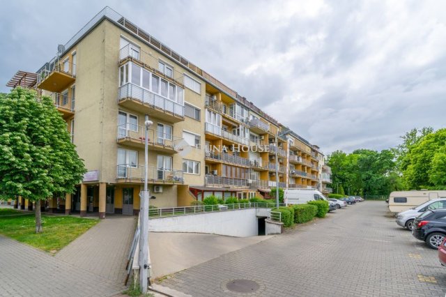 Eladó garázs, Budapesten, X. kerületben, Kőbányai úton