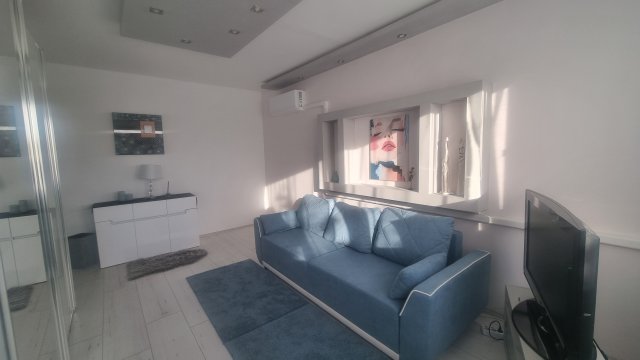 Kiadó panellakás, albérlet, Szegeden 200 E Ft / hó, 1 szobás