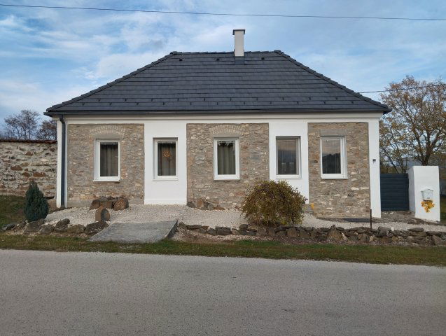 Eladó családi ház, Hegyesden 75 M Ft, 3 szobás