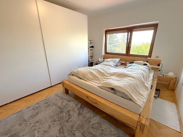 Eladó családi ház, Pécsett 204.9 M Ft, 5 szobás