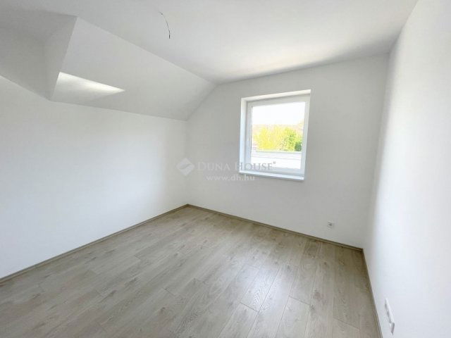 Eladó téglalakás, Kecskeméten 99.9 M Ft, 4 szobás
