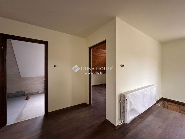 Eladó családi ház, Tamásiban 120 M Ft, 6 szobás