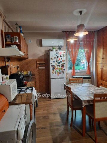 Eladó téglalakás, Pécsett 64.9 M Ft, 3 szobás