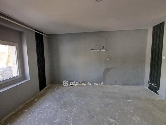 Eladó családi ház, Rádfalván 13.8 M Ft, 2 szobás