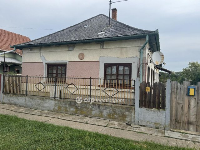 Eladó családi ház, Egyeken 8.5 M Ft, 3 szobás