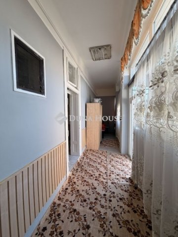 Eladó családi ház, Vecsésen 185 M Ft, 9 szobás